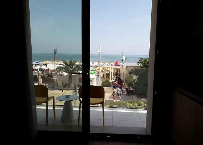מלון דירות App Sea View 4*