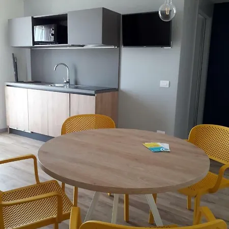 App Sea View Aparthotel 4*